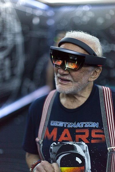 apollo-11-astronaut-buzz-aldrin-tries-out-microsoft-hololens